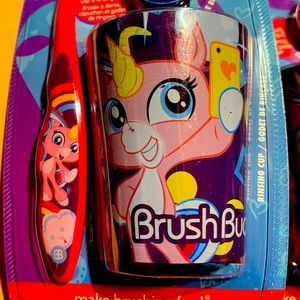 💝Fingerlings toothbrush and cup set💝